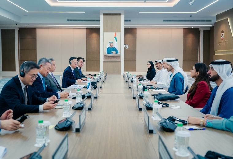 بيان مشترك/ عبدالله بن زايد ووزير الخارجية الصيني يؤكدان على عمق الشراكة الاستراتيجية الشاملة بين البلدين