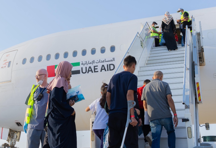 قامت دولة الإمارات بالتعاون مع منظمة الصحة العالمية، بتنفيذ رحلة إخلاء جديدة ضمت 155 مصاباً ومريضاً برفقة ذويهم من قطاع غزة، وذلك عن طريق مطار رامون في إسرائيل وعبر معبر كرم أبوسالم، ليصل العدد الإجمالي حتى الآن إلى 2785 مريضاً ومرافقاً أجلتهم دولة الإمارات ووفرت لهم الرعاية العلاجية منذ بدء الأزمة.