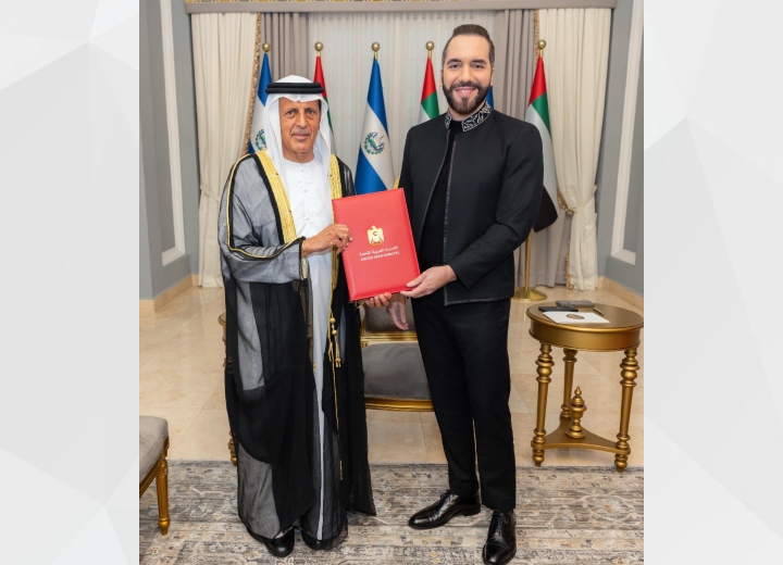 سفير الإمارات يقدم أوراق اعتماده إلى رئيس السلفادور