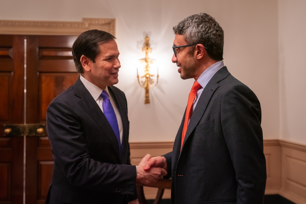 عبدالله بن زايد ووزير الخارجية الأمريكي يبحثان في واشنطن العلاقات الاستراتيجية بين البلدين والأوضاع في المنطقة