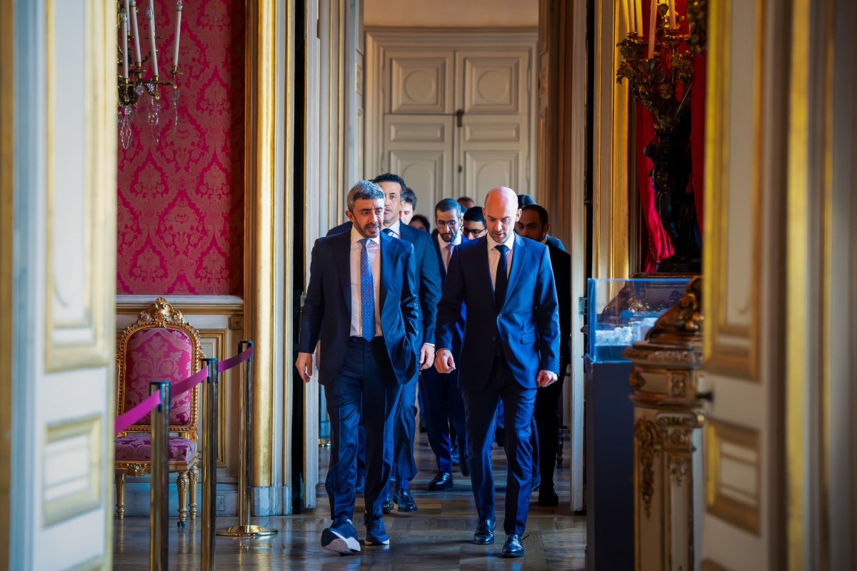 عبدالله بن زايد يلتقي وزير خارجية فرنسا في باريس