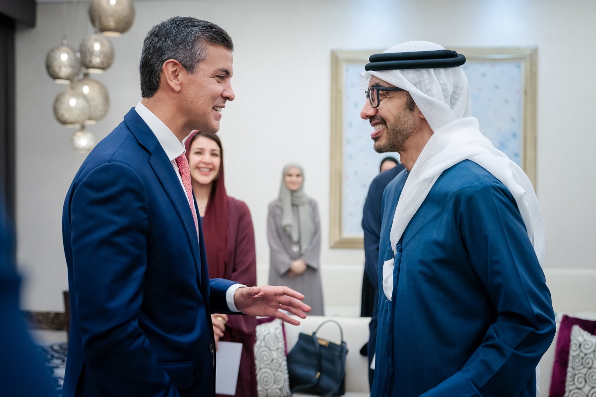 عبدالله بن زايد يلتقي رئيس الباراغواي