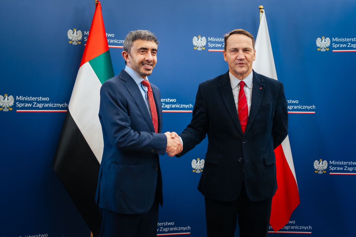 عبدالله بن زايد يلتقي نائب رئيس الوزراء وزير خارجية بولندا