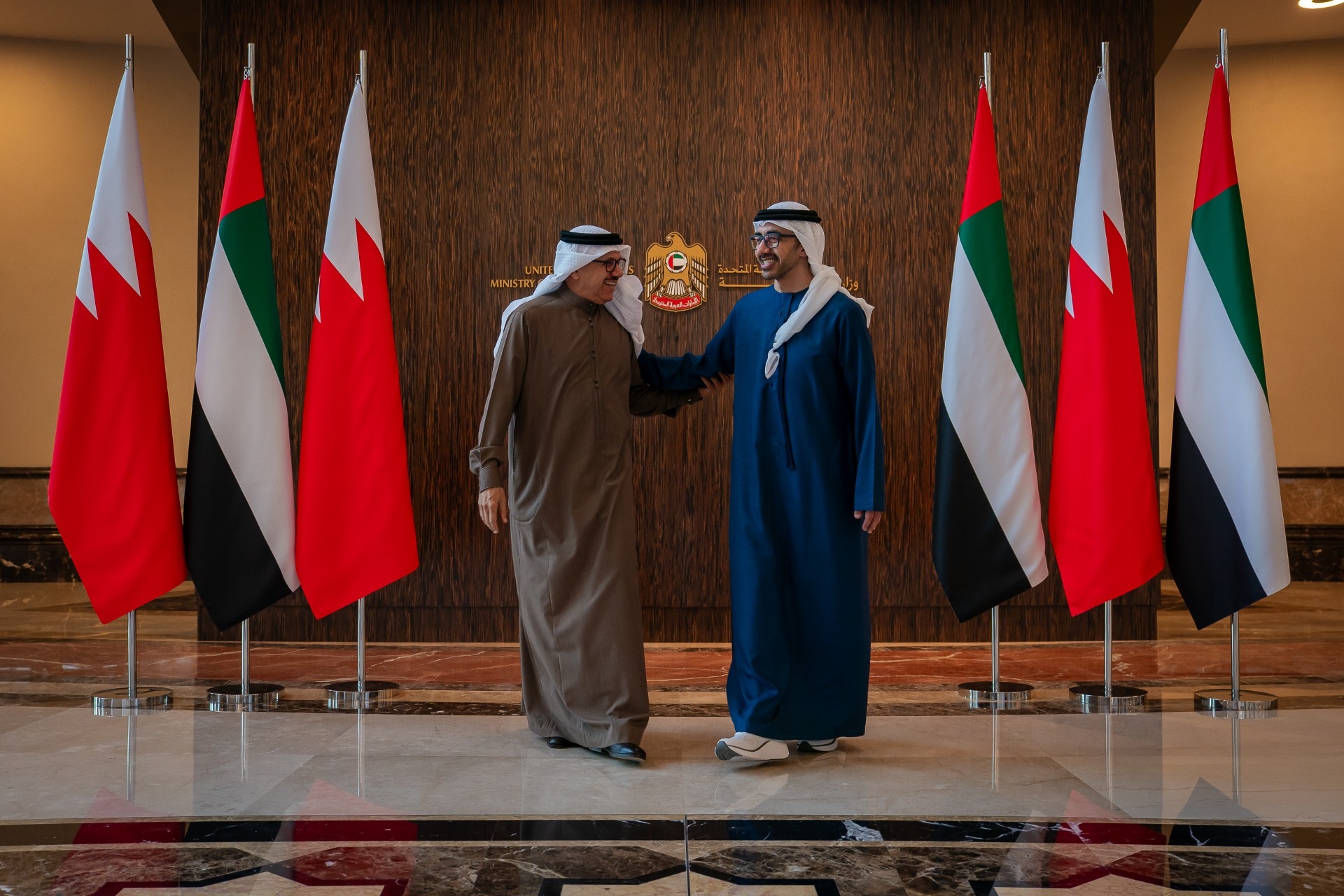 عبدالله بن زايد ووزير الخارجية البحريني يترأسان أعمال اللجنة المشتركة بين البلدين