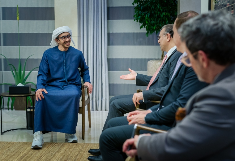 عبدالله بن زايد ومستشار الرئيس الأمريكي للشؤون الأفريقية والعربية يبحثان التطورات في السودان