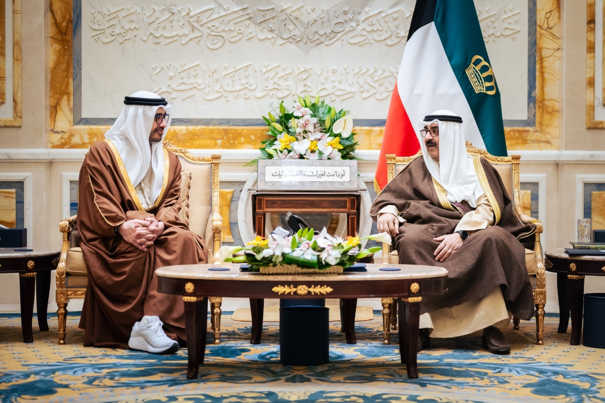 أمير الكويت يستقبل عبدالله بن زايد