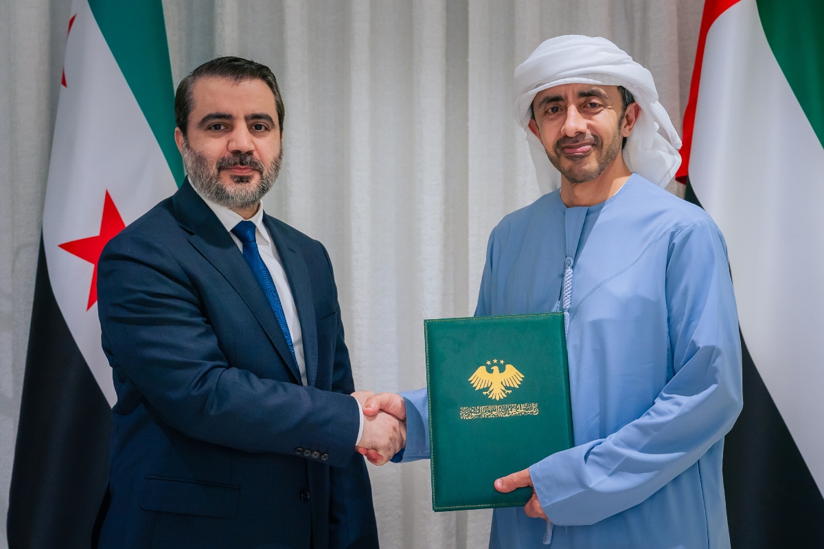 رئيس الدولة يتلقى رسالة خطية من الرئيس السوري تسلمها عبدالله بن زايد